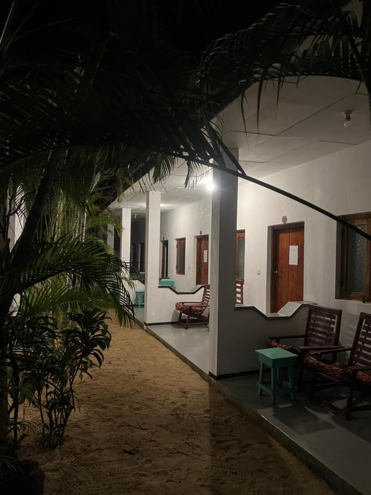 Hotel Moxy Bay Arugambay à Baie d'Arugam Extérieur photo