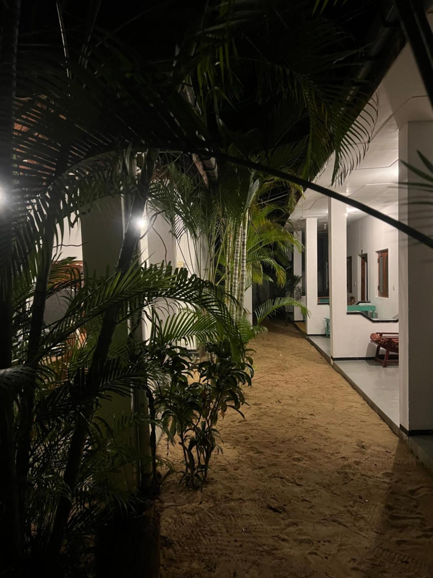 Hotel Moxy Bay Arugambay à Baie d'Arugam Extérieur photo