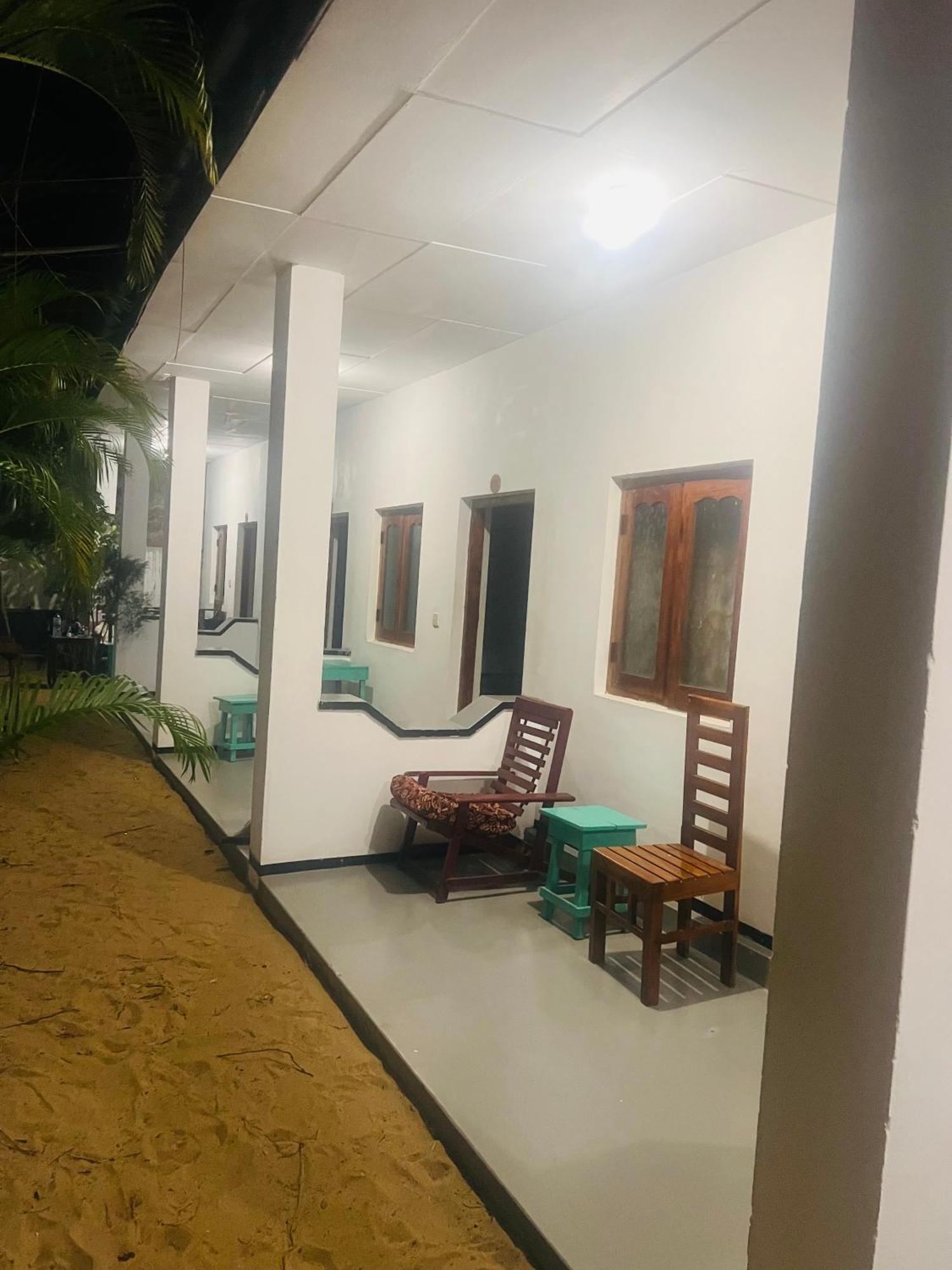Hotel Moxy Bay Arugambay à Baie d'Arugam Extérieur photo