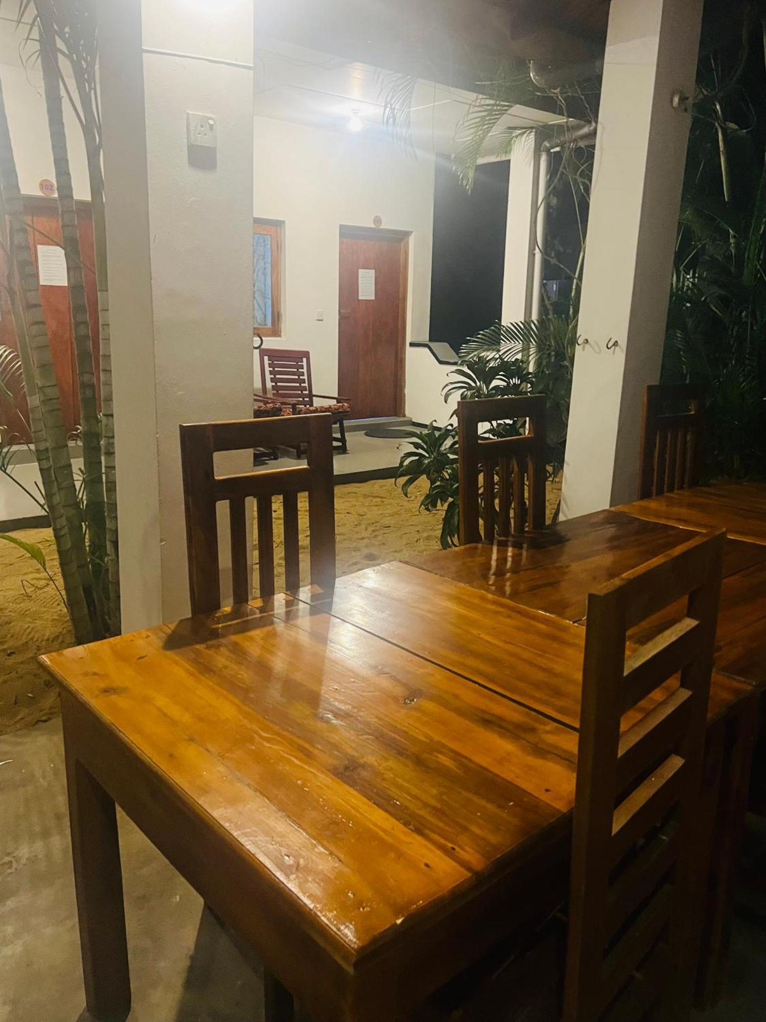 Hotel Moxy Bay Arugambay à Baie d'Arugam Extérieur photo