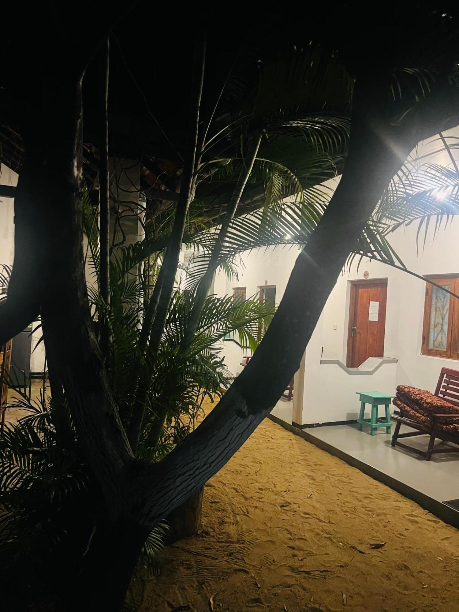 Hotel Moxy Bay Arugambay à Baie d'Arugam Extérieur photo